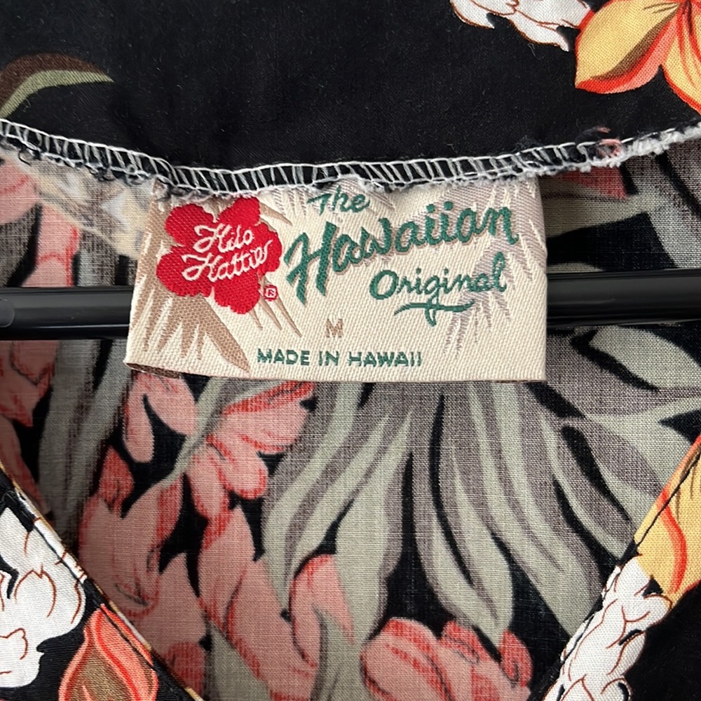 Vintage Hilo Hattie Cropped Button Down Made in Hawaii - Picture 3 of 4